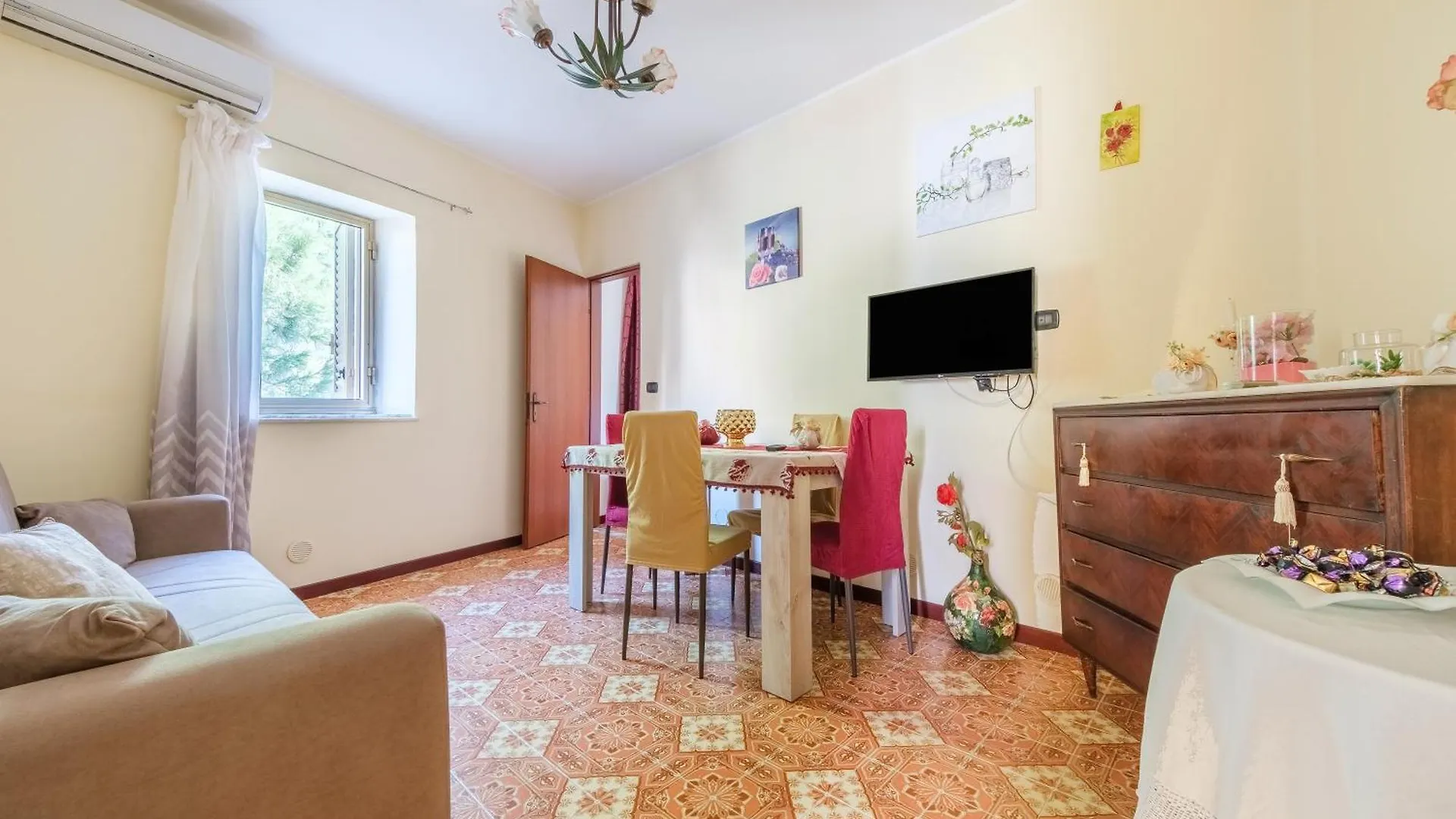 Holiday Home Tommaso E Martina Savoca Italy